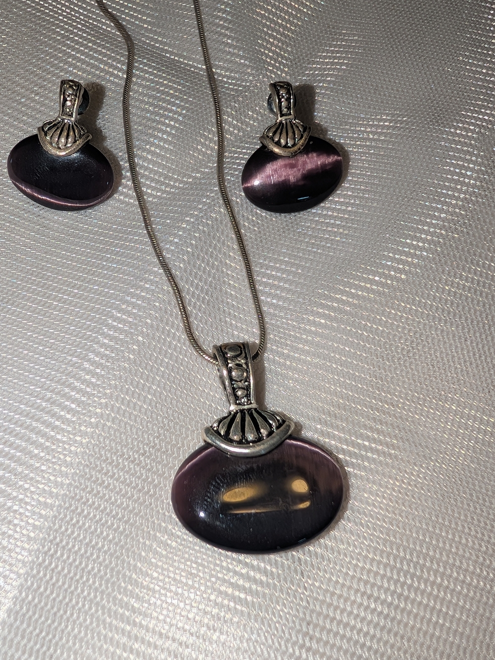 Elegant Purple Shell Pendant Necklace and Earring Set